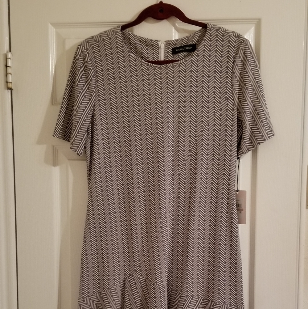 Dress - Picture 2 of 4